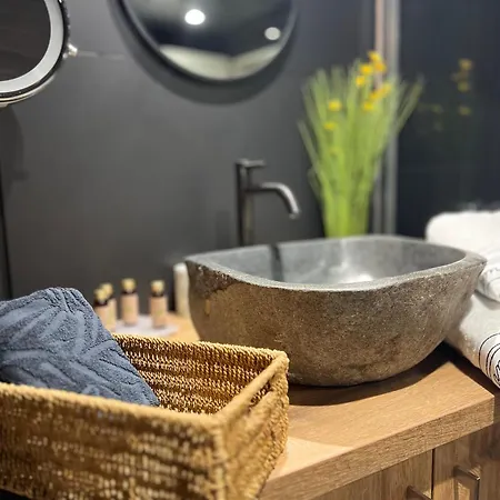 De Charme L'écrin De Vendée Jacuzzi Privatif, Piscine Chauffée, Prestations Bien être, Vélos à 10 Mn De L'océan Sur 3,5 H De Verdure *